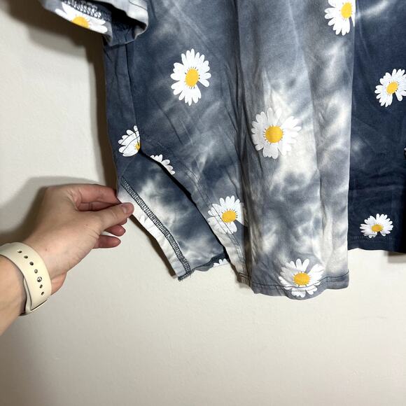 Blue Tie Dye Daisy Tee LAST CALL - Picture 2 of 5
